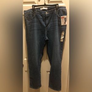 Woman’s Levi Jeans size 22M NWT